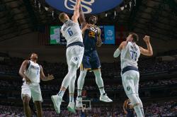 开云体育在线-包含独行侠鏖战爵士，范弗利特带队取胜的词条