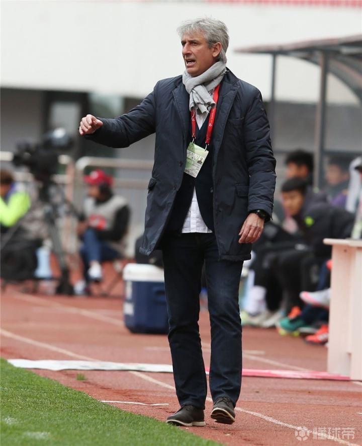 包含青岛黄海队换帅初见成效，球员状态提升迎接挑战的词条