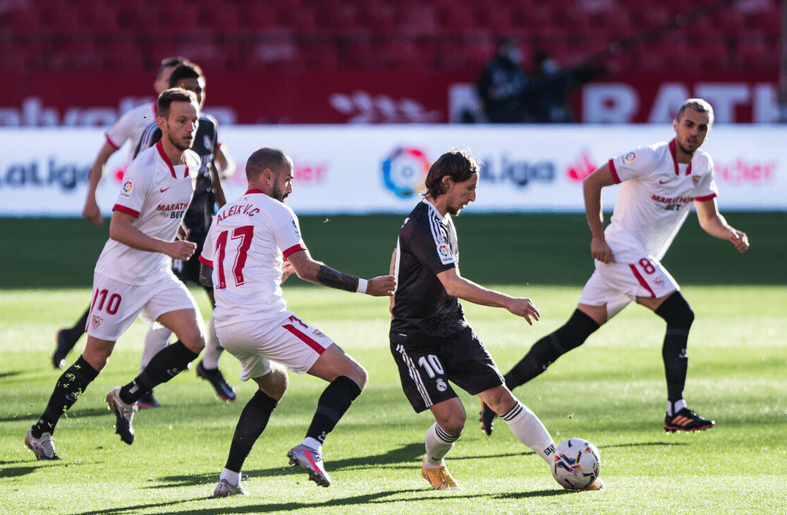 关于土耳其险胜瓦伦西亚，德利赫特一己之力扛起全队的信息