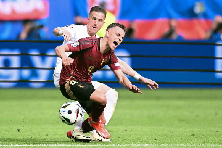 包含斯洛伐克遭遇惨败，欧预赛出线形势严峻的词条