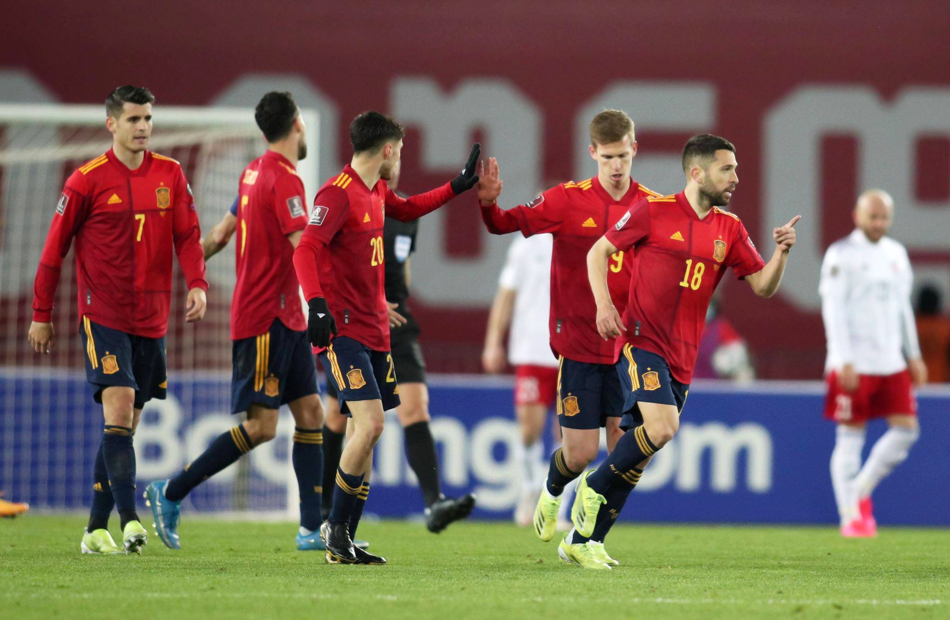 欧洲锦标赛淘汰赛次回合火药味十足，国家队为晋级而奋斗的简单介绍