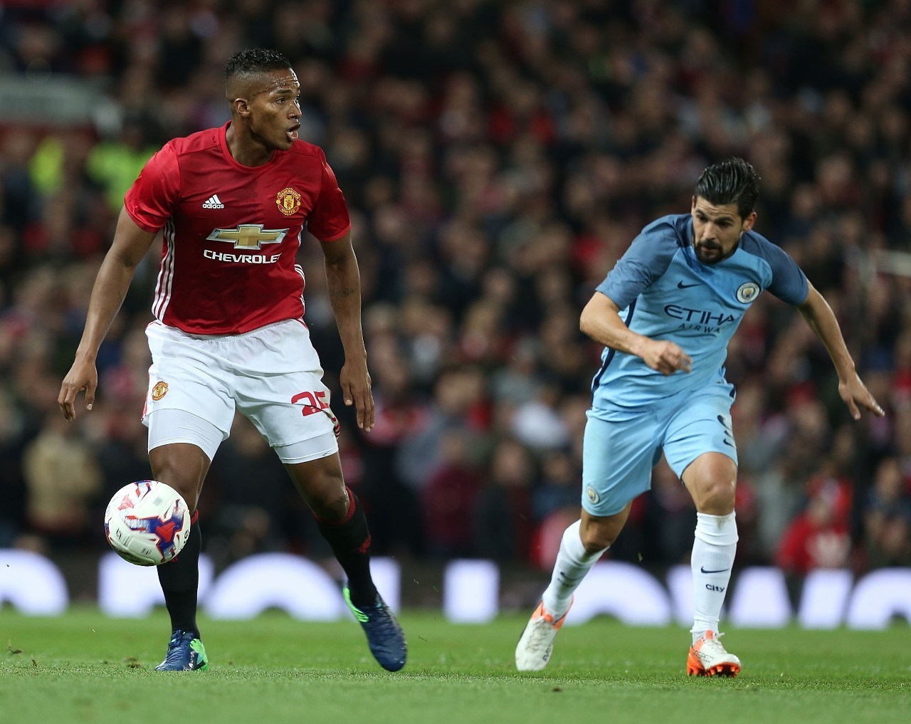 瓦伦西亚拿下分，振奋球迷士气的简单介绍