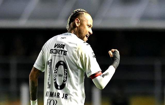 关于巴黎主场惜败出局，内马尔失误成全场焦点的信息