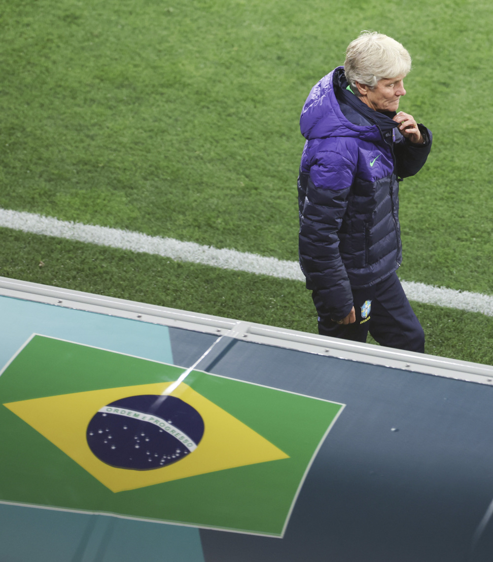 巴西女足队员接受采访，展望未来比赛