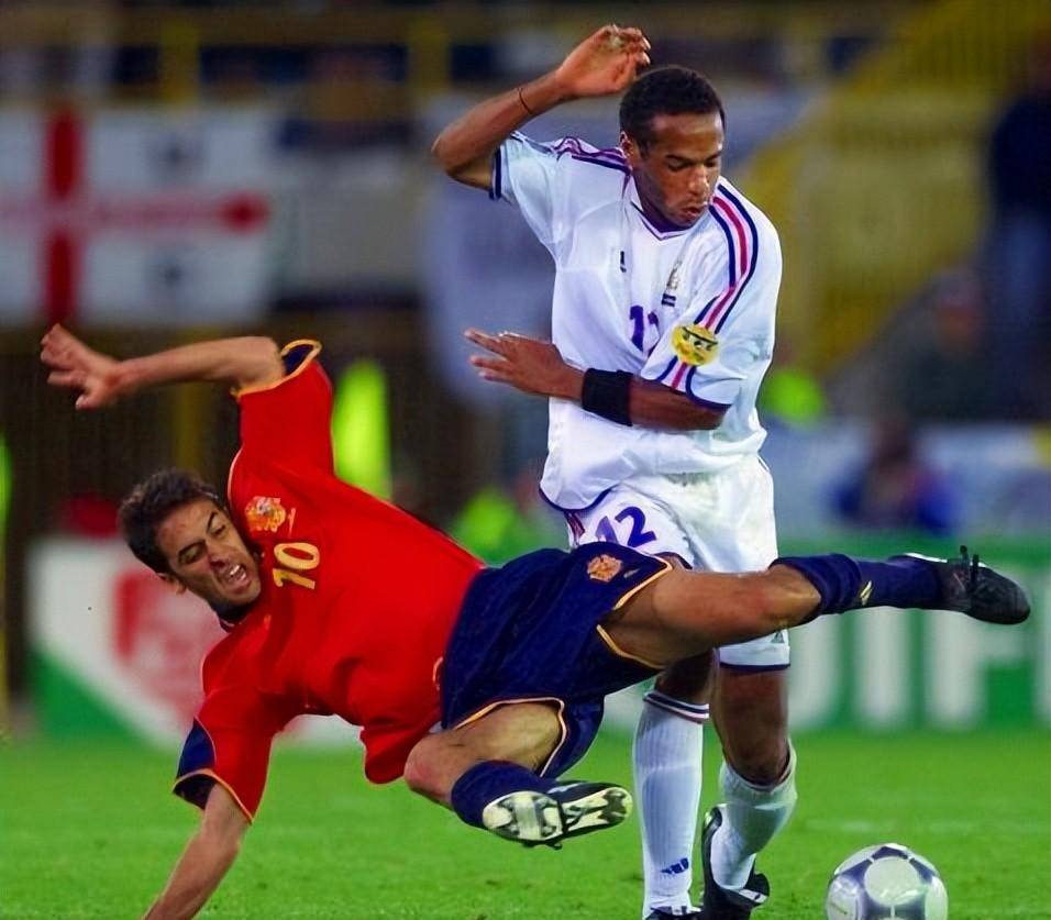 精彩的足球比赛引发热烈讨论 精彩的足球比赛引发热烈讨论