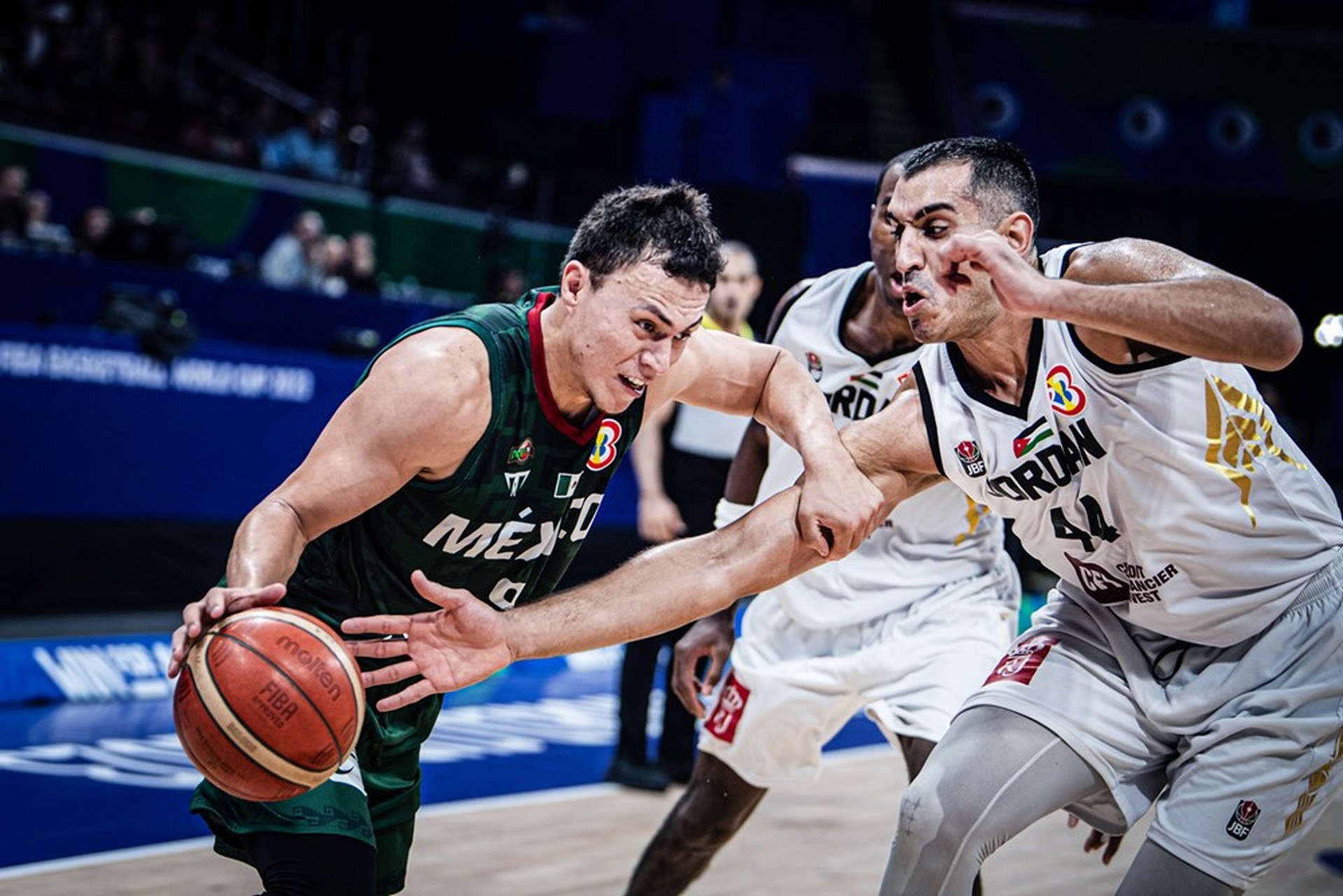 包含墨西哥男篮险胜中国男篮，拉文打破历史纪录的词条