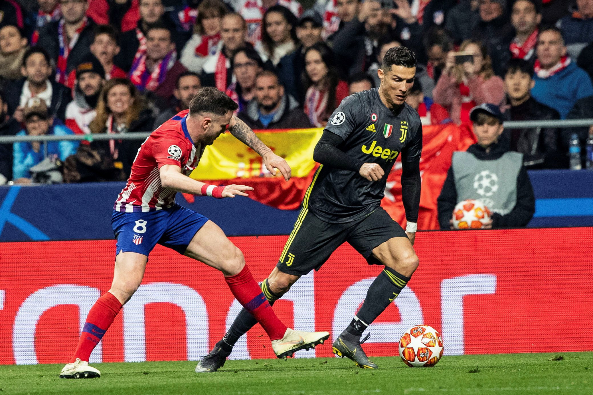 包含尤文碾压马德里竞技，穆勒关键制胜的词条