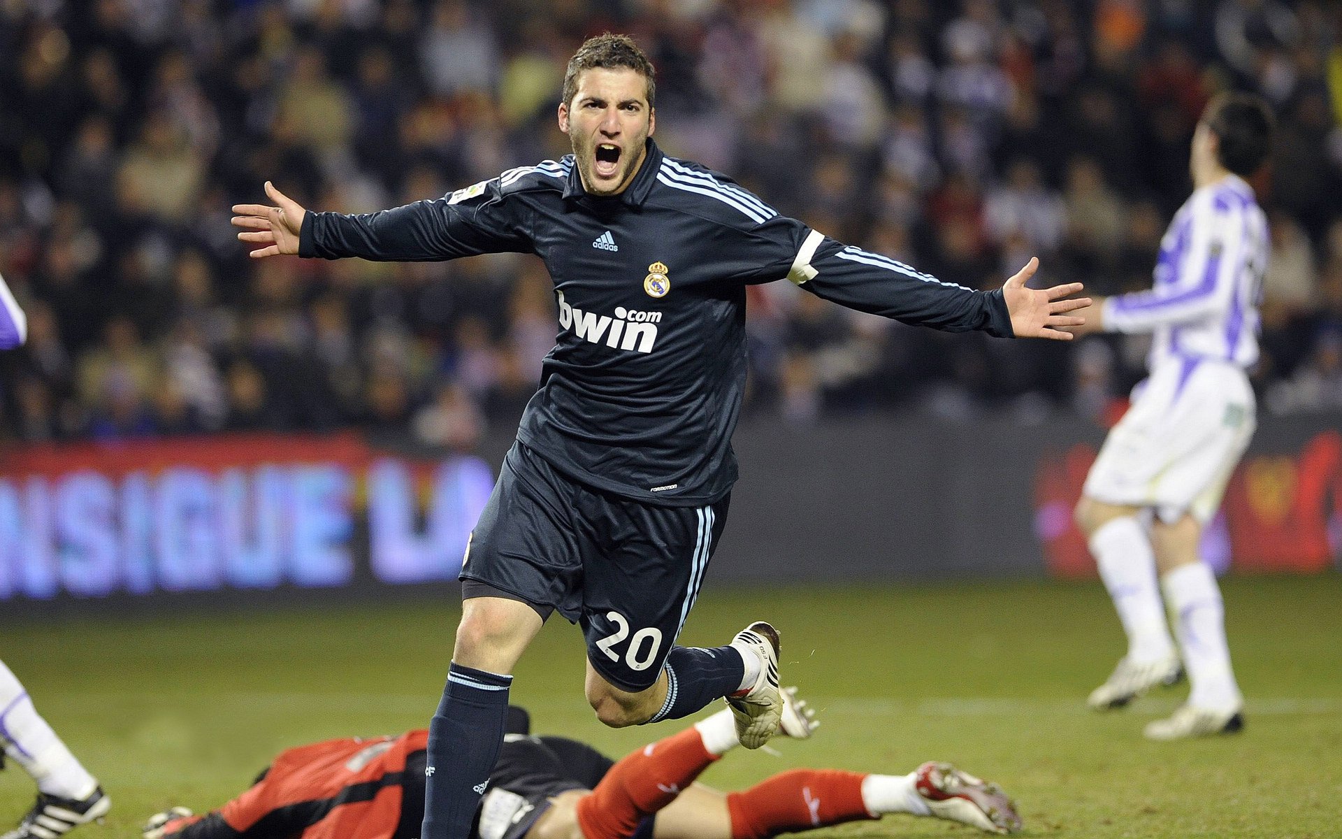 赛道上的逆袭，索伯鏖战梅赛德斯，皮亚斯特里点燃新希望